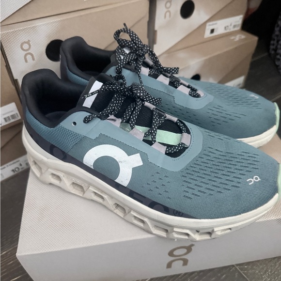 On cloudmonster - Picture 2 of 4